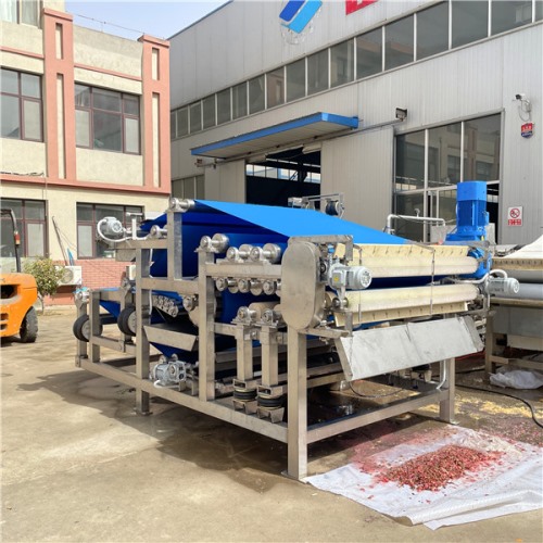 某食品廠訂購(gòu)的1臺(tái)帶式果蔬榨汁機(jī)，試機(jī)檢驗(yàn)合格準(zhǔn)備發(fā)貨！