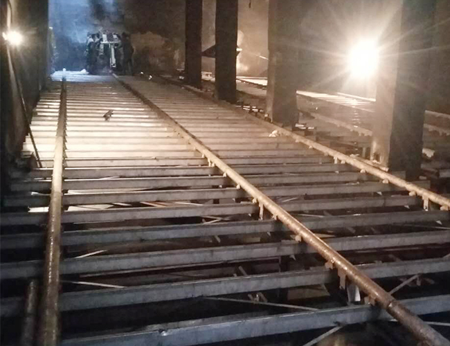 液壓往復(fù)式刮泥機(jī) 液壓往復(fù)式刮泥機(jī)