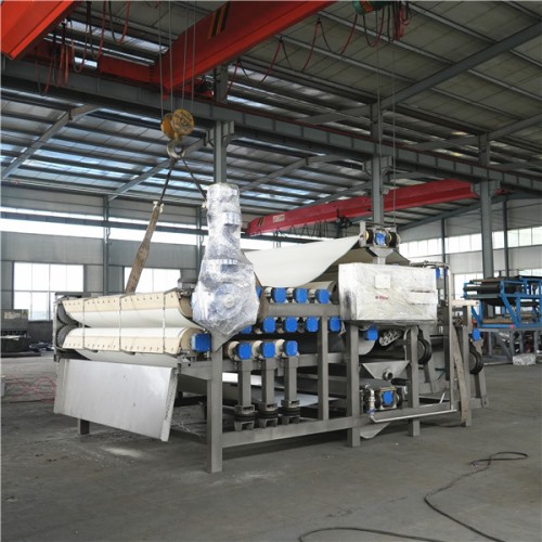 陜西客戶訂購1臺帶式壓榨機(jī)