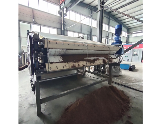 四川客戶酒糟脫水來廠試機(jī)后效果非常滿意，訂購一臺帶式壓榨機(jī)！